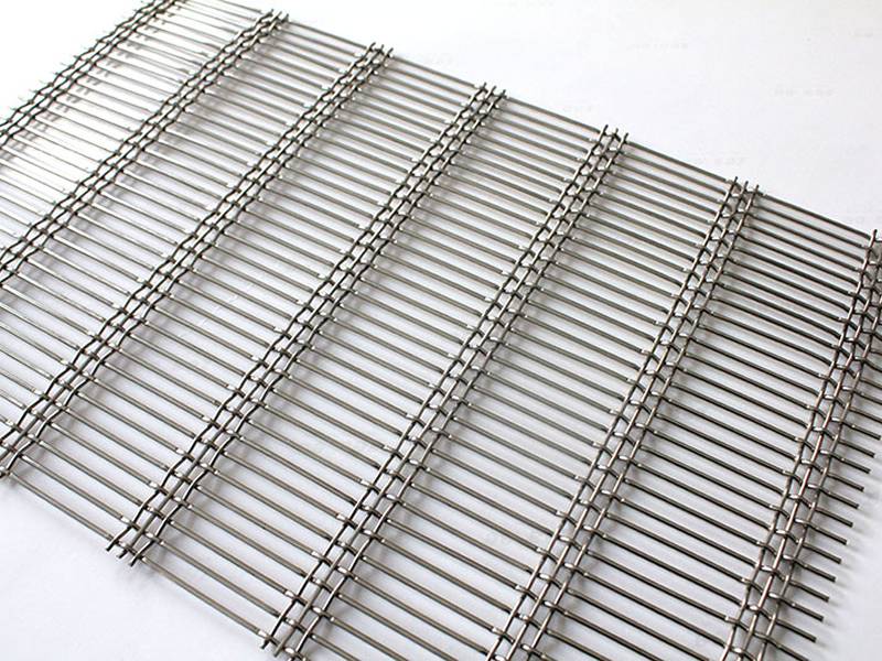 The picture shows the overall view of the square wire mesh.