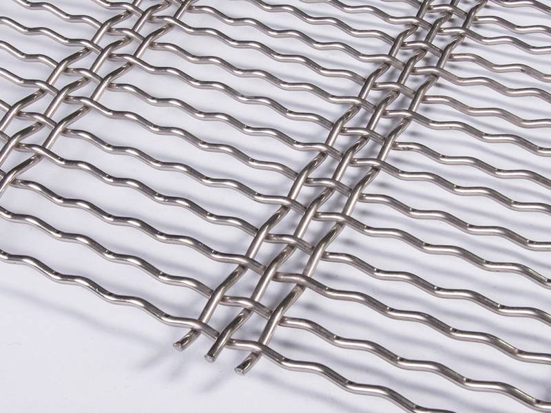 The picture shows the detail information about the opening of the slotted wire mesh.