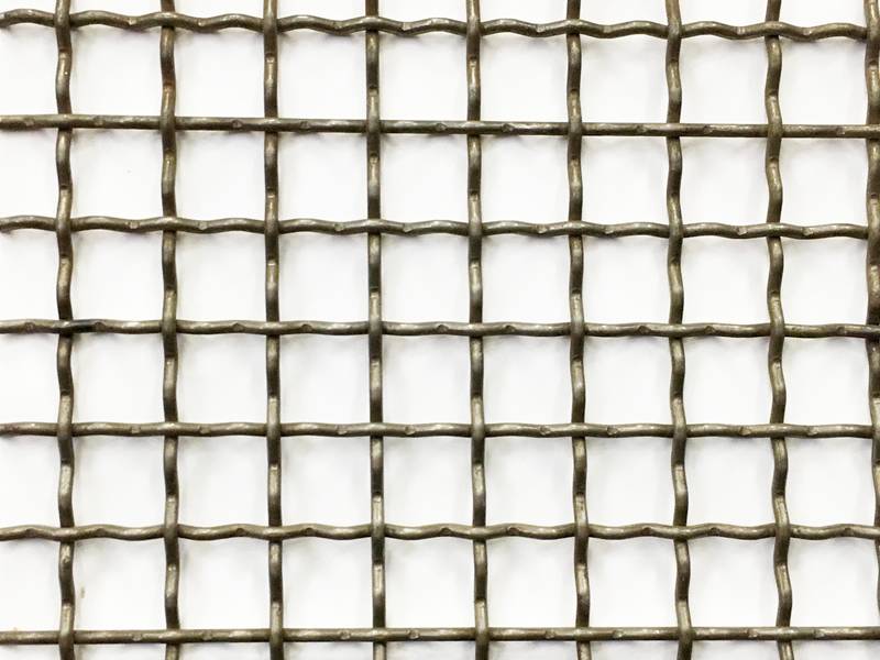 The picture shows the detail information about the opening of the square wire mesh.