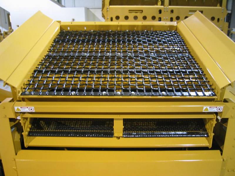 The picture shows the woven wire mesh for screening machines.